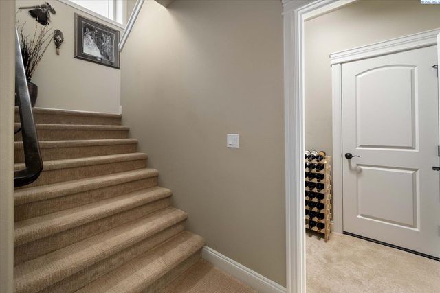 739 S Idaho Pl, Kennewick, WA 99336