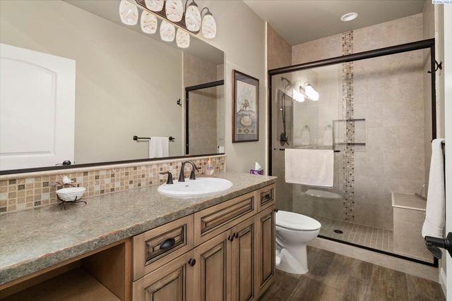 739 S Idaho Pl, Kennewick, WA 99336