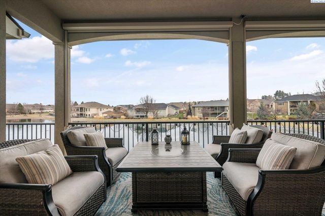 739 S Idaho Pl, Kennewick, WA 99336