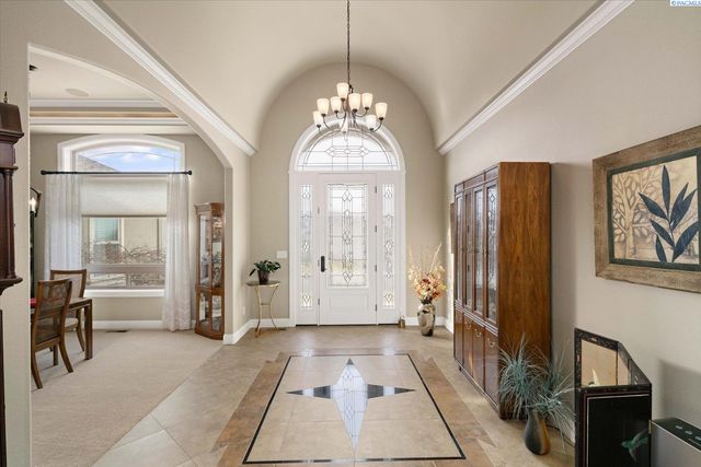 739 S Idaho Pl, Kennewick, WA 99336