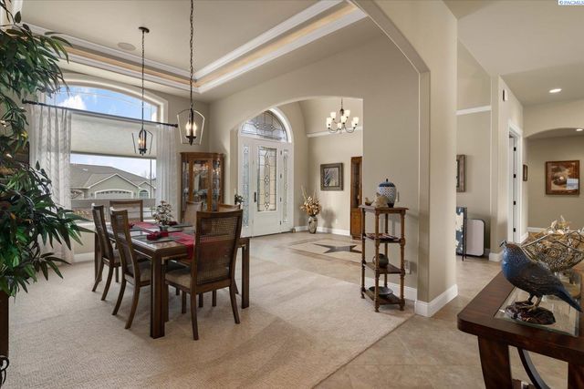 739 S Idaho Pl, Kennewick, WA 99336