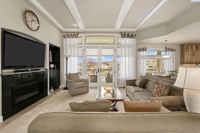 739 S Idaho Pl, Kennewick, WA 99336