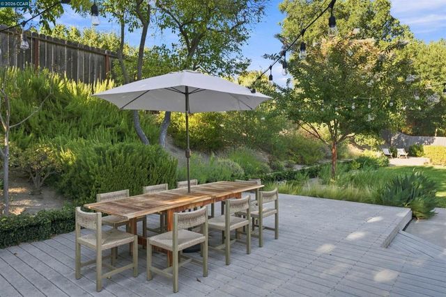 1422 Novato Ct, Walnut Creek, CA 94597