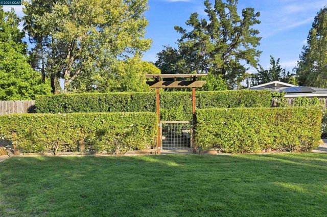 1422 Novato Ct, Walnut Creek, CA 94597