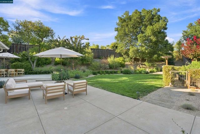 1422 Novato Ct, Walnut Creek, CA 94597