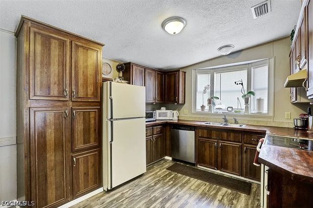 2023 Gish LN, North Fort Myers, FL 33917