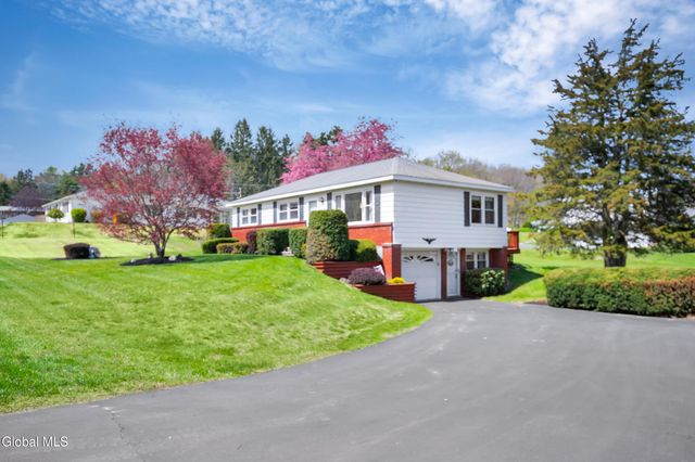 2 Dusenberry Road, Schaghticoke, NY 12182