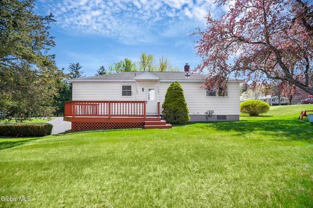 2 Dusenberry Road, Schaghticoke, NY 12182