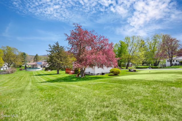 2 Dusenberry Road, Schaghticoke, NY 12182