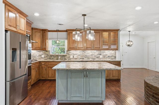 1320 Woodvine Drive, Houston, TX 77055