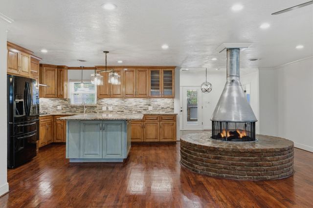 1320 Woodvine Drive, Houston, TX 77055