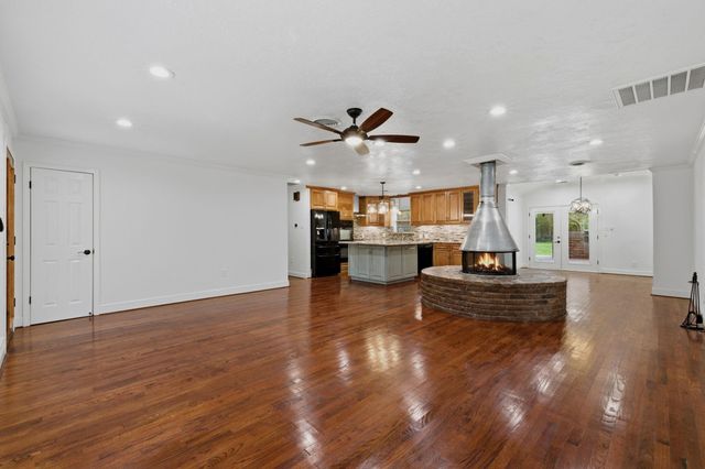 1320 Woodvine Drive, Houston, TX 77055