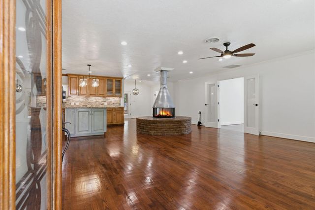 1320 Woodvine Drive, Houston, TX 77055