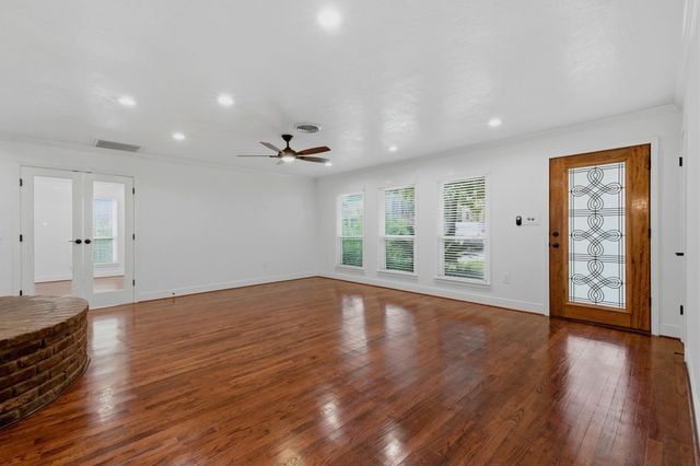 1320 Woodvine Drive, Houston, TX 77055