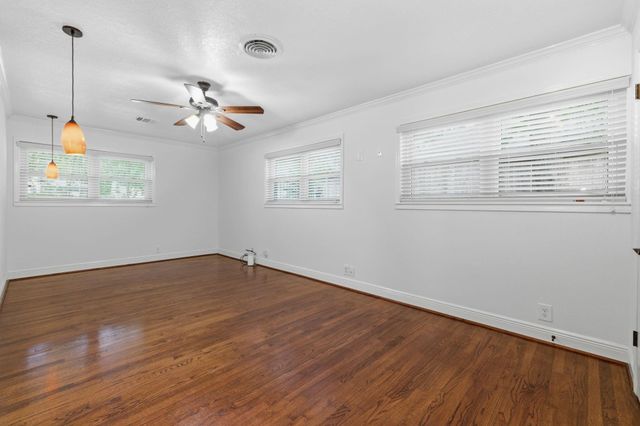 1320 Woodvine Drive, Houston, TX 77055