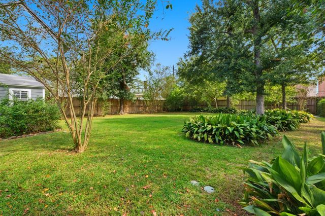 1320 Woodvine Drive, Houston, TX 77055