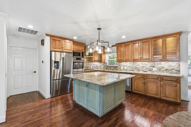 1320 Woodvine Drive, Houston, TX 77055