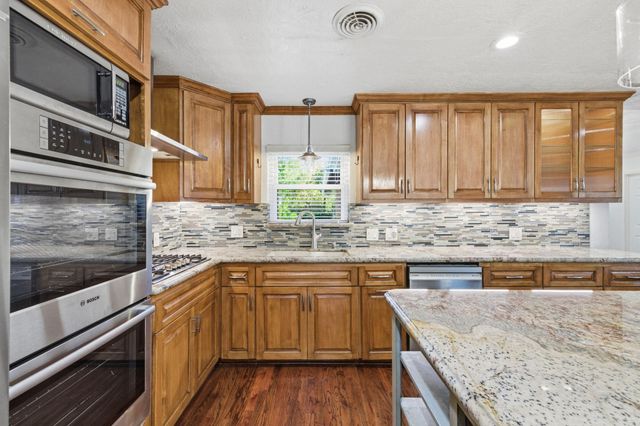 1320 Woodvine Drive, Houston, TX 77055