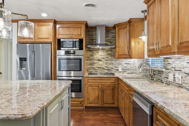 1320 Woodvine Drive, Houston, TX 77055