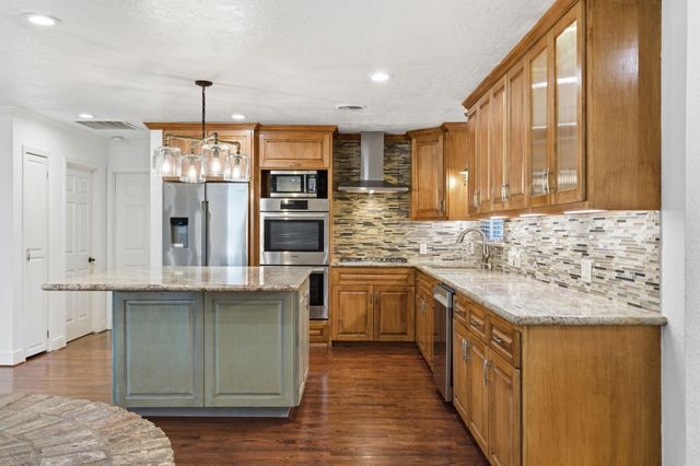 1320 Woodvine Drive, Houston, TX 77055