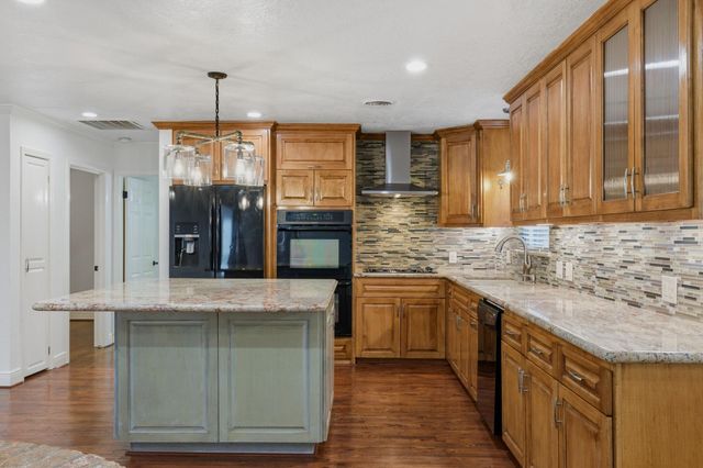 1320 Woodvine Drive, Houston, TX 77055