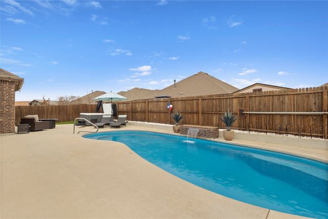 2816 Permian Road, Aubrey, TX 76227