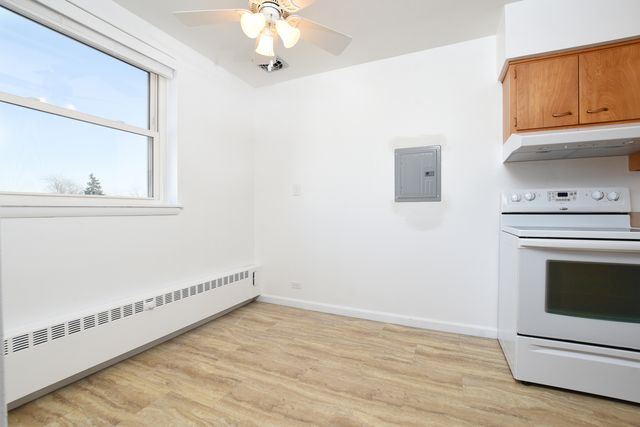 1333 W TOUHY Avenue 301, Park Ridge, IL 60068