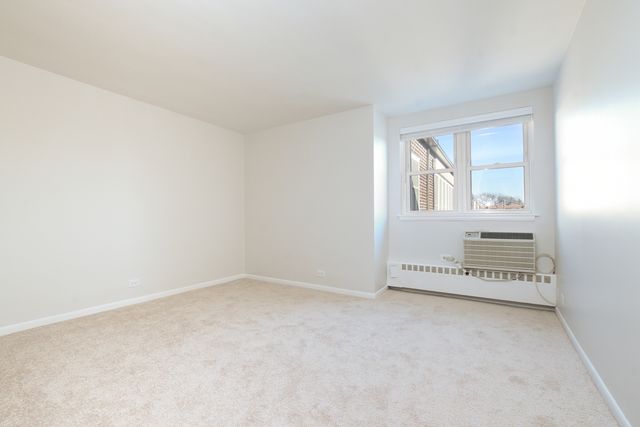 1333 W TOUHY Avenue 301, Park Ridge, IL 60068