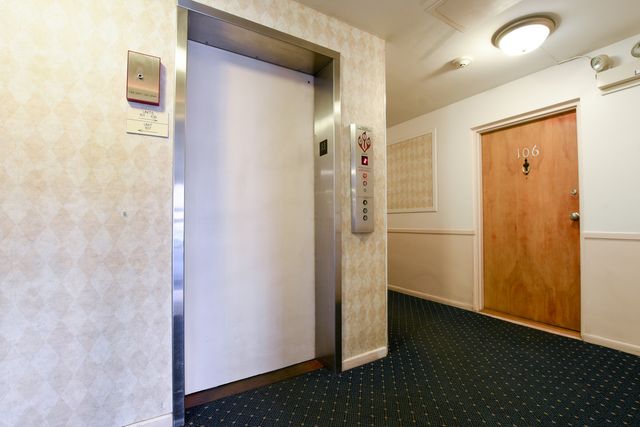 1333 W TOUHY Avenue 301, Park Ridge, IL 60068