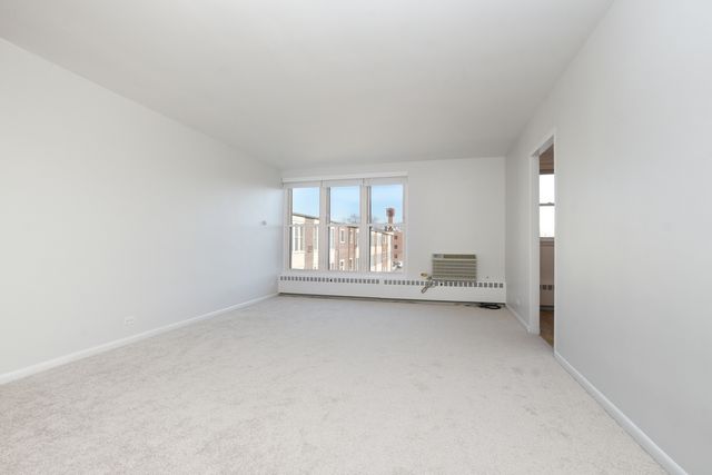 1333 W TOUHY Avenue 301, Park Ridge, IL 60068
