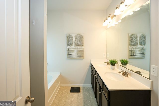 154 Laurel Cove Drive, Hoschton, GA 30548