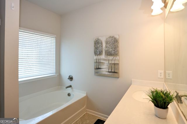 154 Laurel Cove Drive, Hoschton, GA 30548