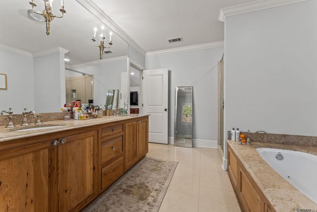 7665 Richards Dr, Baton Rouge, LA 70809