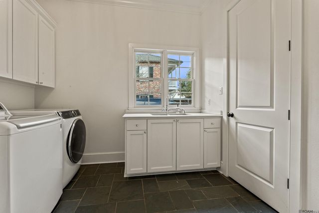 7665 Richards Dr, Baton Rouge, LA 70809