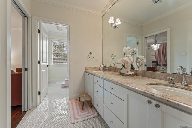 7665 Richards Dr, Baton Rouge, LA 70809