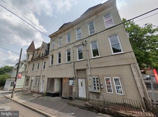 1005 W MARKET ST, Pottsville, PA 17901