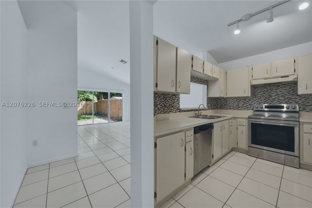 15969 SW 2nd St, Sunrise, FL 33326