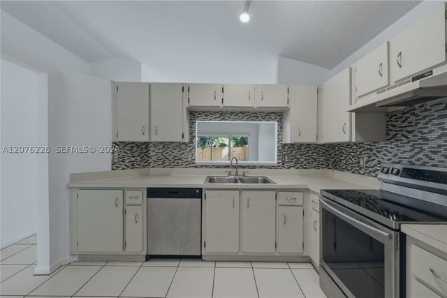 15969 SW 2nd St, Sunrise, FL 33326