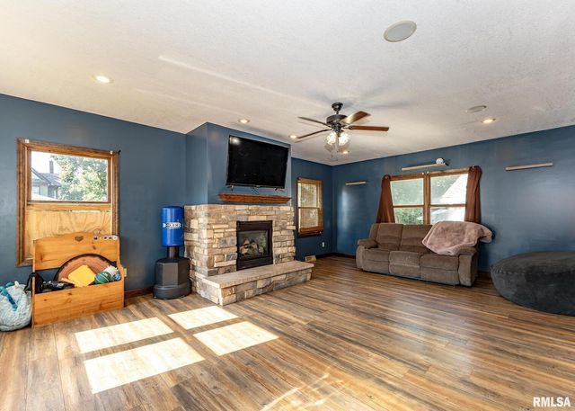 111 N WEST Street, Cambridge, IL 61238