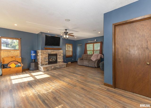 111 N WEST Street, Cambridge, IL 61238