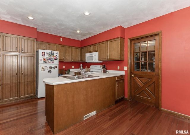 111 N WEST Street, Cambridge, IL 61238