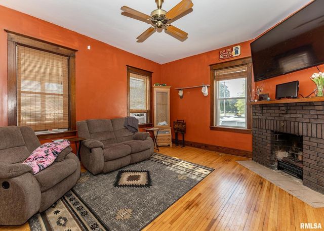 111 N WEST Street, Cambridge, IL 61238