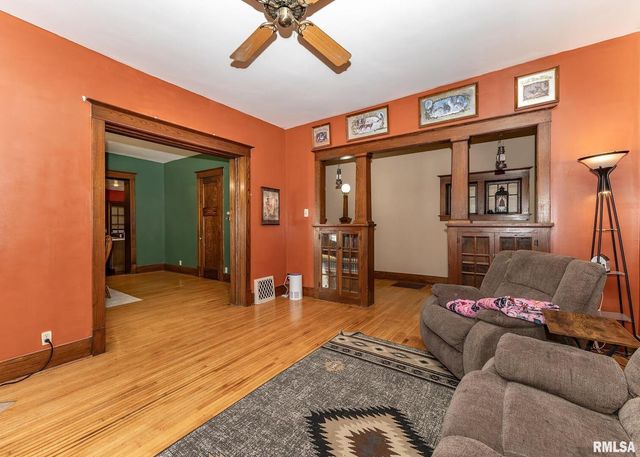 111 N WEST Street, Cambridge, IL 61238