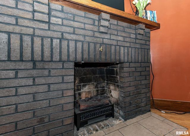 111 N WEST Street, Cambridge, IL 61238