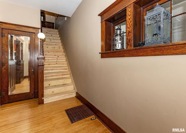 111 N WEST Street, Cambridge, IL 61238