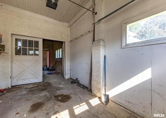 111 N WEST Street, Cambridge, IL 61238