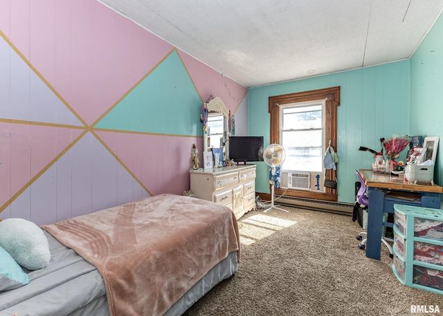 111 N WEST Street, Cambridge, IL 61238