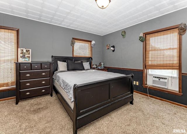 111 N WEST Street, Cambridge, IL 61238