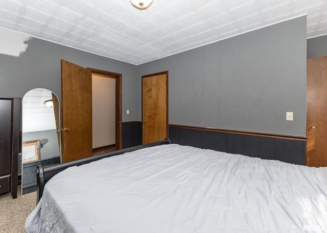 111 N WEST Street, Cambridge, IL 61238