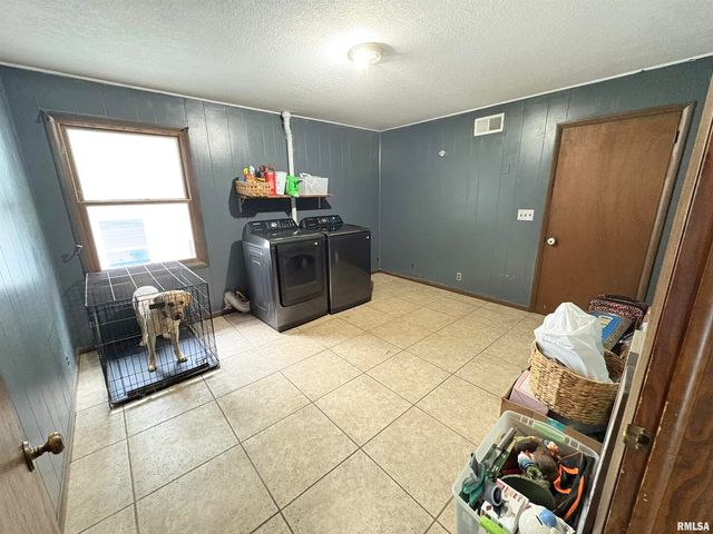 111 N WEST Street, Cambridge, IL 61238